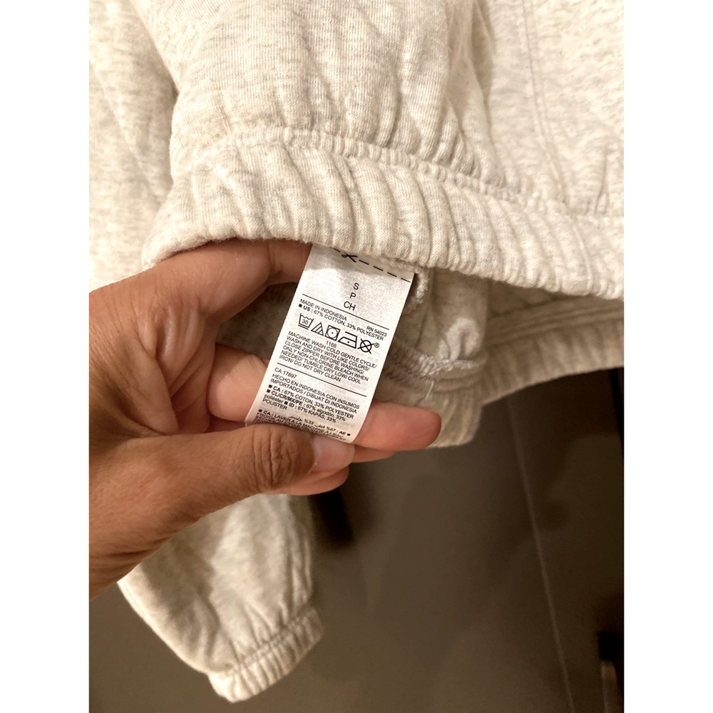 Old Navy quilted sweatshirt - Picture 6 of 9